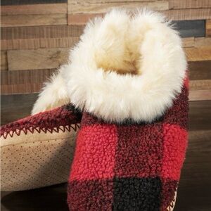 NWT Cozy Plaid Women's Slippers